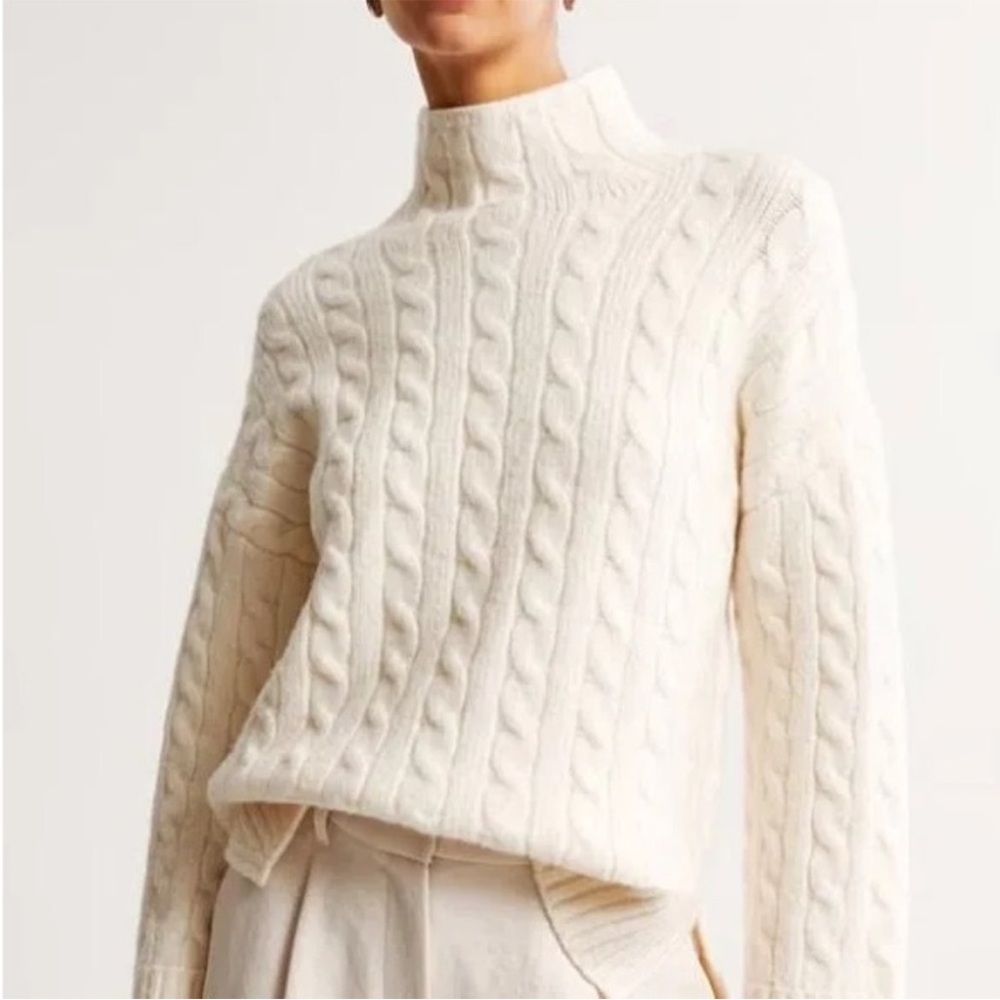 Abercrombie & Fitch Ivory Cable Knit Turtleneck
